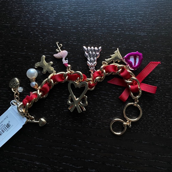 🌱 Betsey Johnson Whimsical Holiday Charm Bracelet